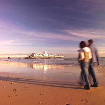 Bournecoast - Stylish Flat With Balcony - Sea Views - 10 Min Walk To Beach - Parking - Wifi - Fm8407 Bournemouth Esterno foto