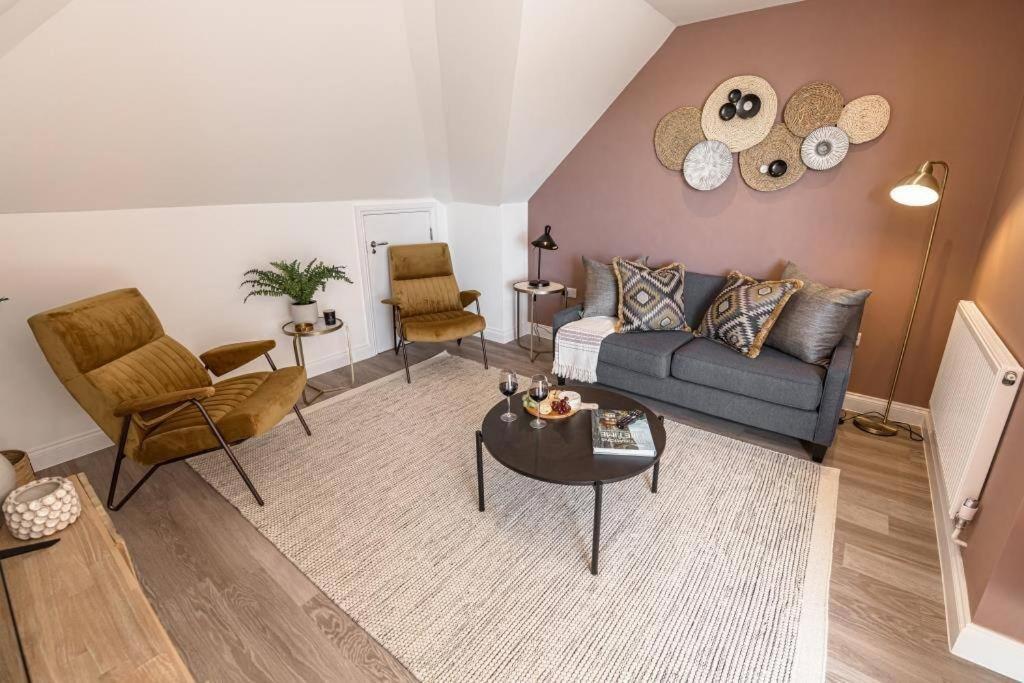 Bournecoast - Stylish Flat With Balcony - Sea Views - 10 Min Walk To Beach - Parking - Wifi - Fm8407 Bournemouth Esterno foto