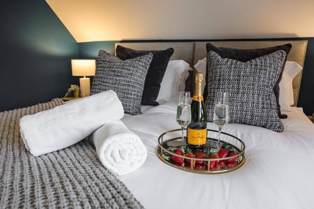 Bournecoast - Stylish Flat With Balcony - Sea Views - 10 Min Walk To Beach - Parking - Wifi - Fm8407 Bournemouth Esterno foto