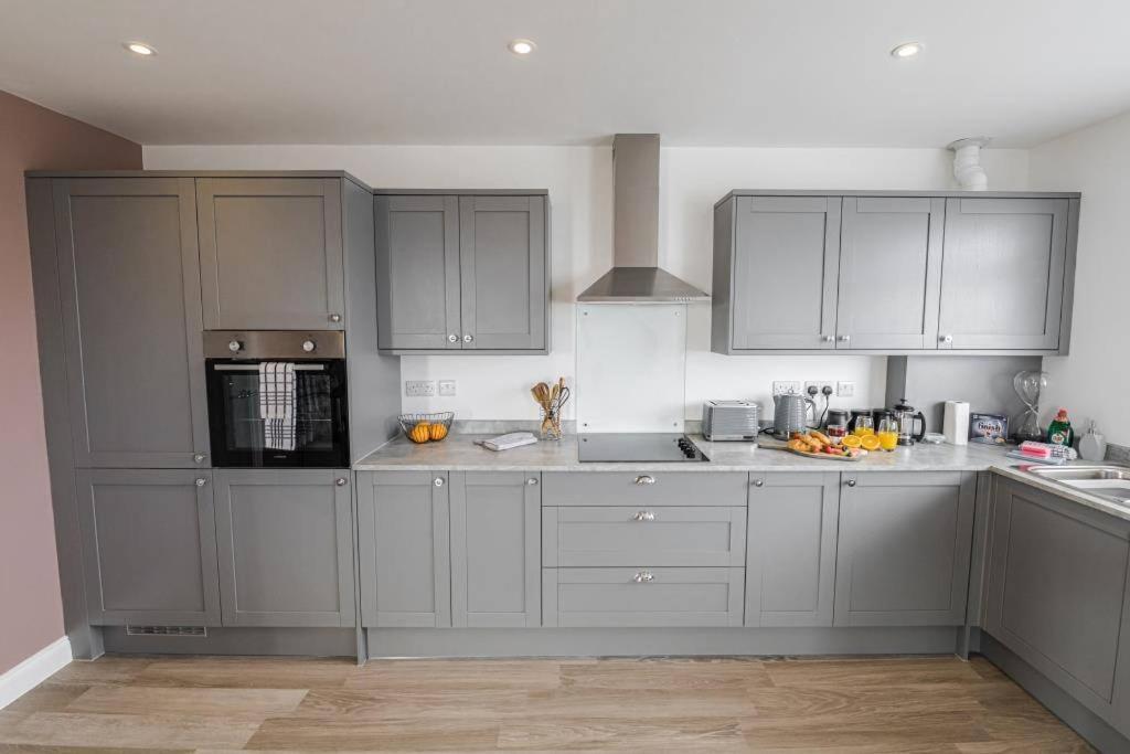 Bournecoast - Stylish Flat With Balcony - Sea Views - 10 Min Walk To Beach - Parking - Wifi - Fm8407 Bournemouth Esterno foto
