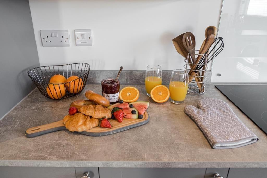 Bournecoast - Stylish Flat With Balcony - Sea Views - 10 Min Walk To Beach - Parking - Wifi - Fm8407 Bournemouth Esterno foto