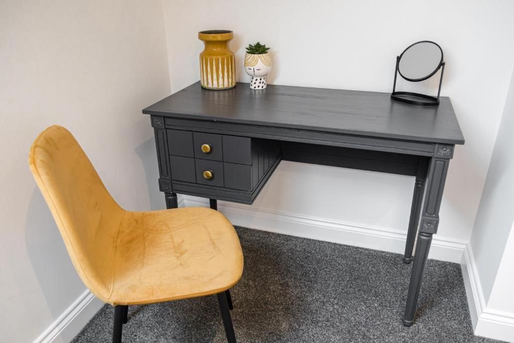 Bournecoast - Stylish Flat With Balcony - Sea Views - 10 Min Walk To Beach - Parking - Wifi - Fm8407 Bournemouth Esterno foto