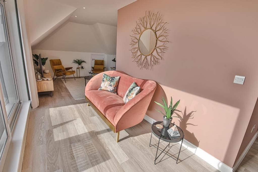 Bournecoast - Stylish Flat With Balcony - Sea Views - 10 Min Walk To Beach - Parking - Wifi - Fm8407 Bournemouth Esterno foto