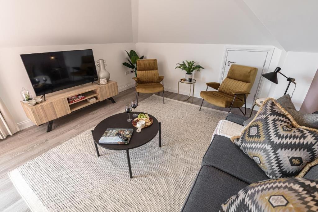 Bournecoast - Stylish Flat With Balcony - Sea Views - 10 Min Walk To Beach - Parking - Wifi - Fm8407 Bournemouth Esterno foto