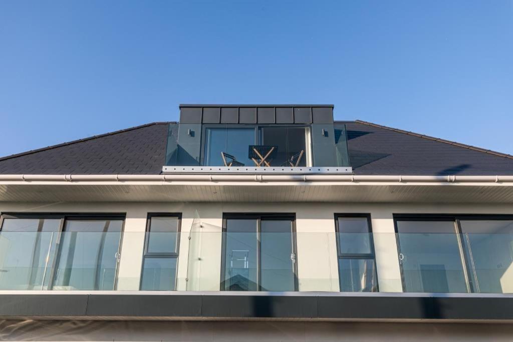 Bournecoast - Stylish Flat With Balcony - Sea Views - 10 Min Walk To Beach - Parking - Wifi - Fm8407 Bournemouth Esterno foto
